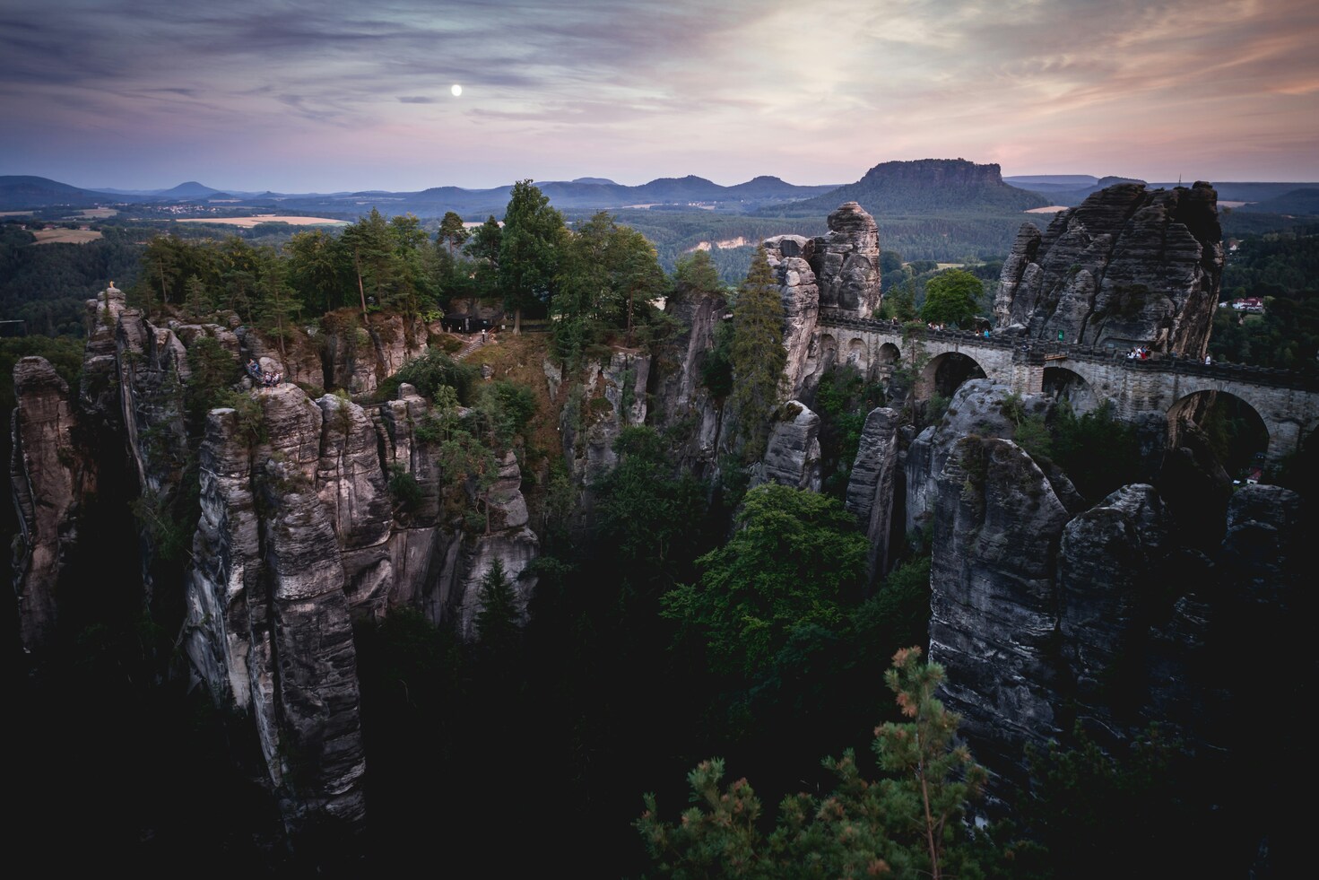 Spektakuläre Aussicht auf das Elbsandsteingebirge