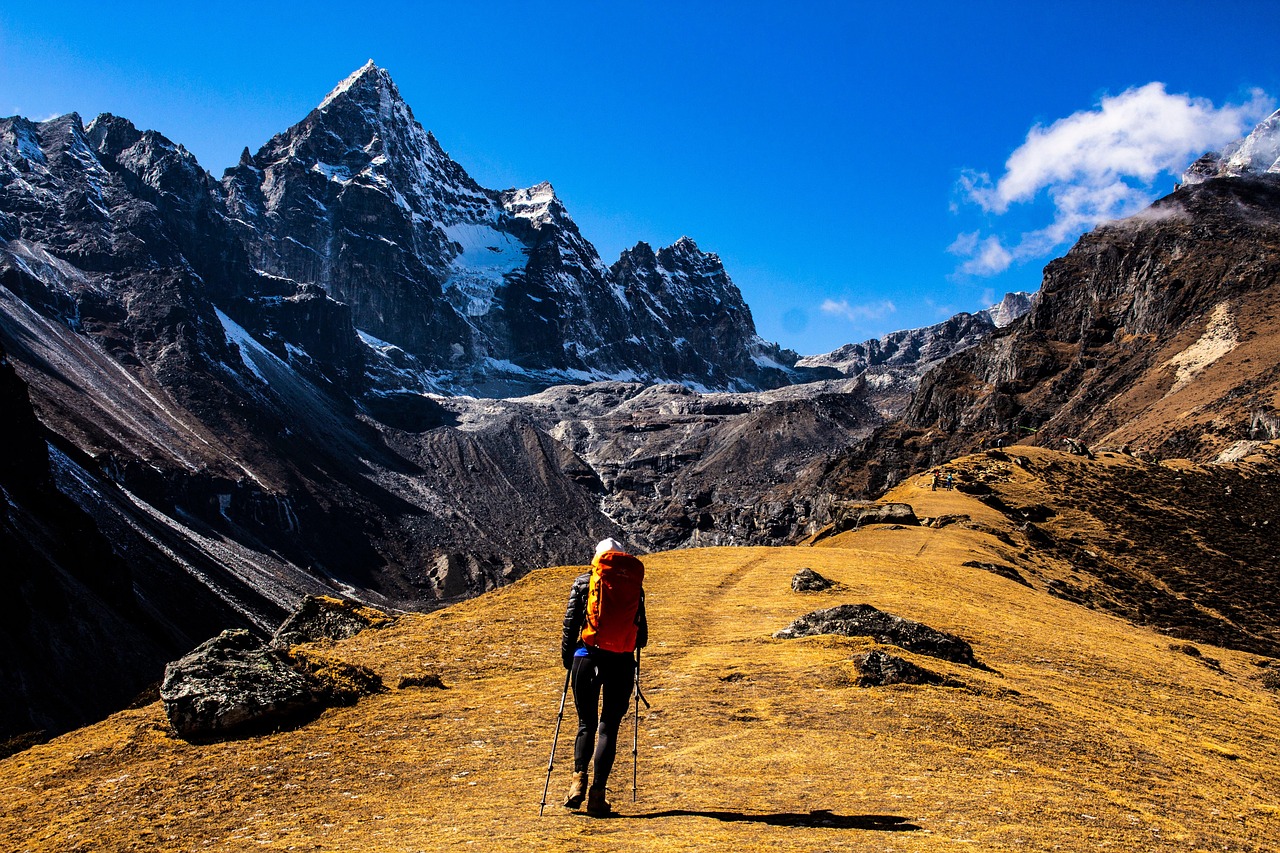 Wanderkleidung im Sommer: Auch bei Wärme ist beim Wandern das Schichtprinzip sinnvoll. 