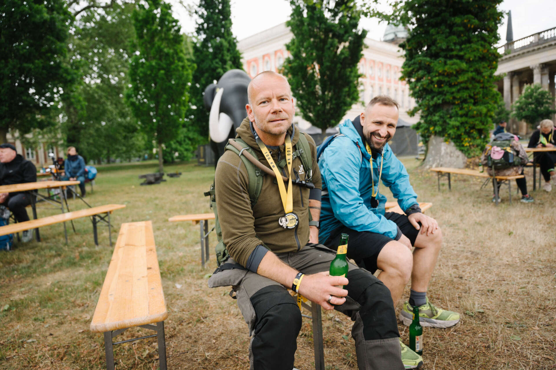 Belohnung nach dem Wandern im Ziel: Beim Mammutmarsch gibt es ein leckeres Finishergetränk.