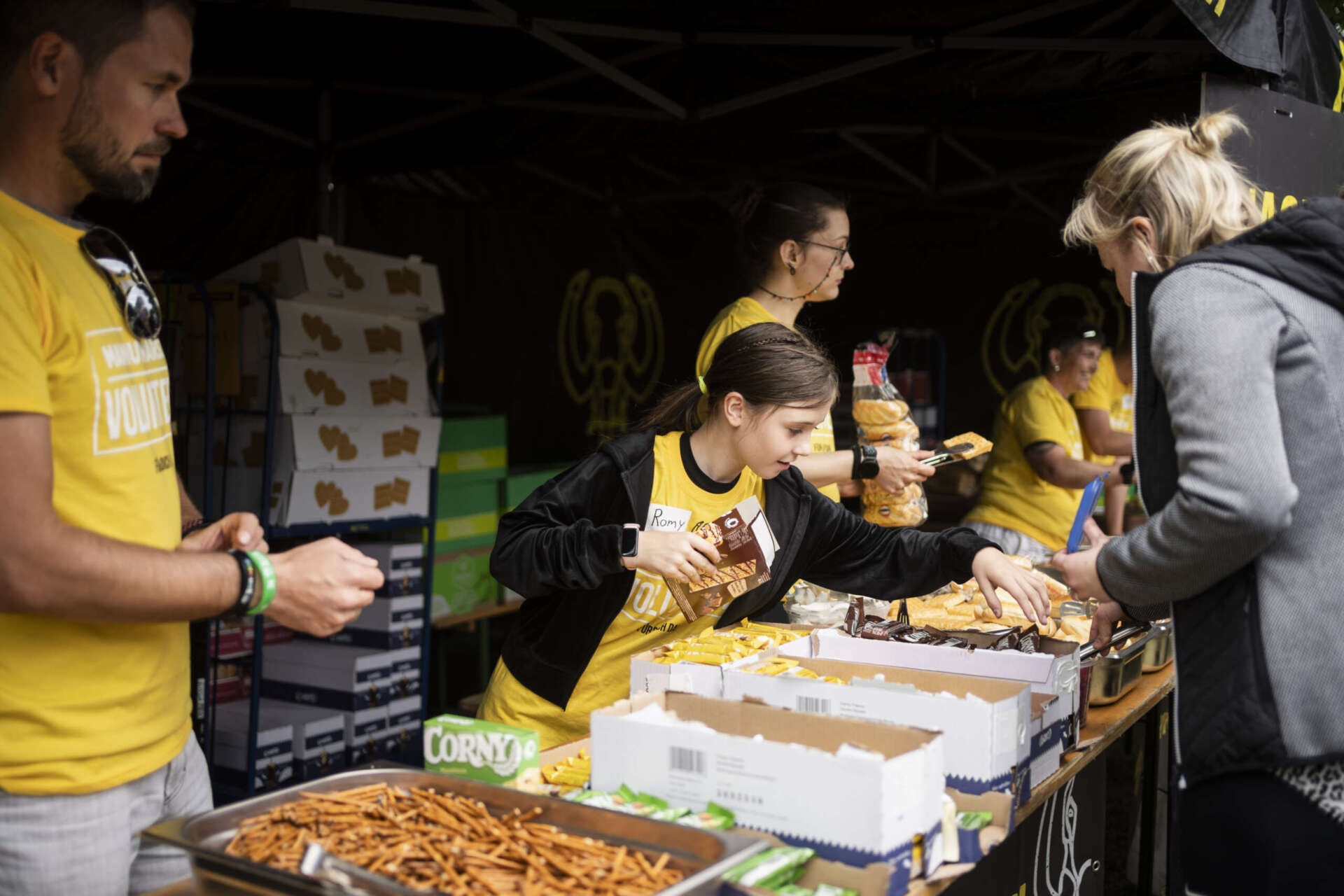 Die richtige Verpflegung beim Wandern: Beim Mammutmarsch gibt es Verpflegungsstationen.