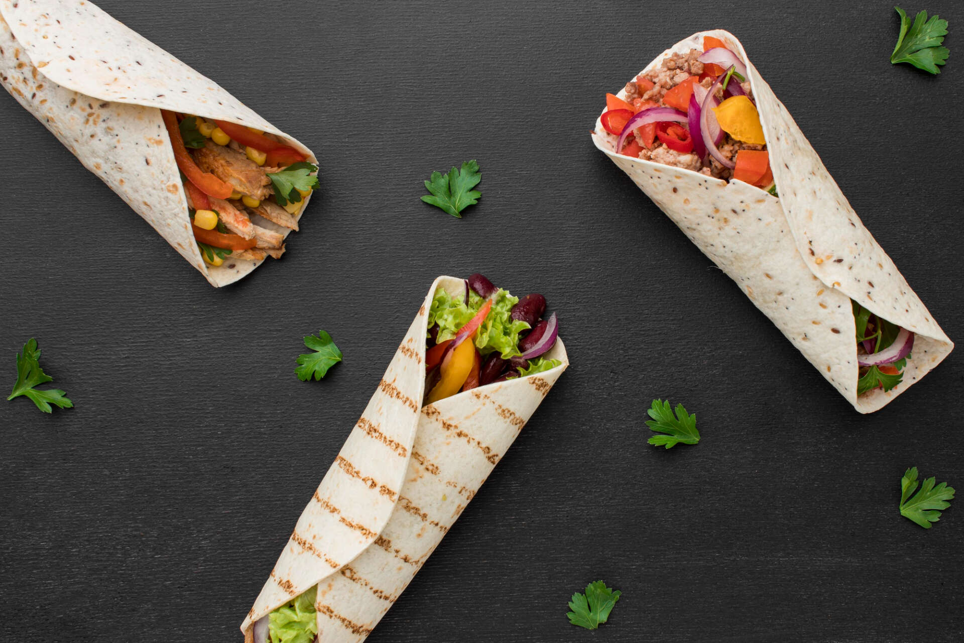 Wraps mit leckerer Gemüsefüllung: Die ideale Hauptmahlzeit zum Wandern.