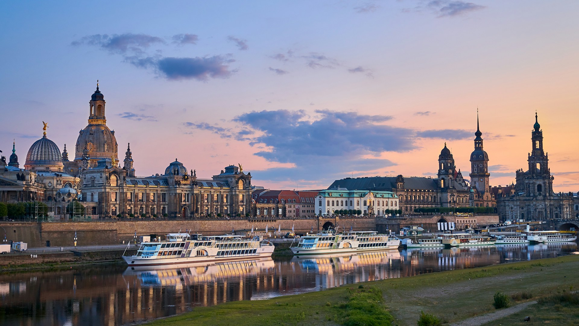 Sonnenuntergang über Dresden an der Elbe: In Sachsen kann man tolle Wanderungen unternehmen.