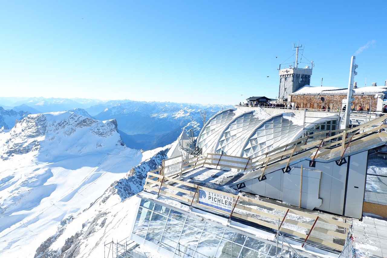 Seilbahnstation auf der Zugspitze: So kann man auch mit Kindern nach oben gelangen.