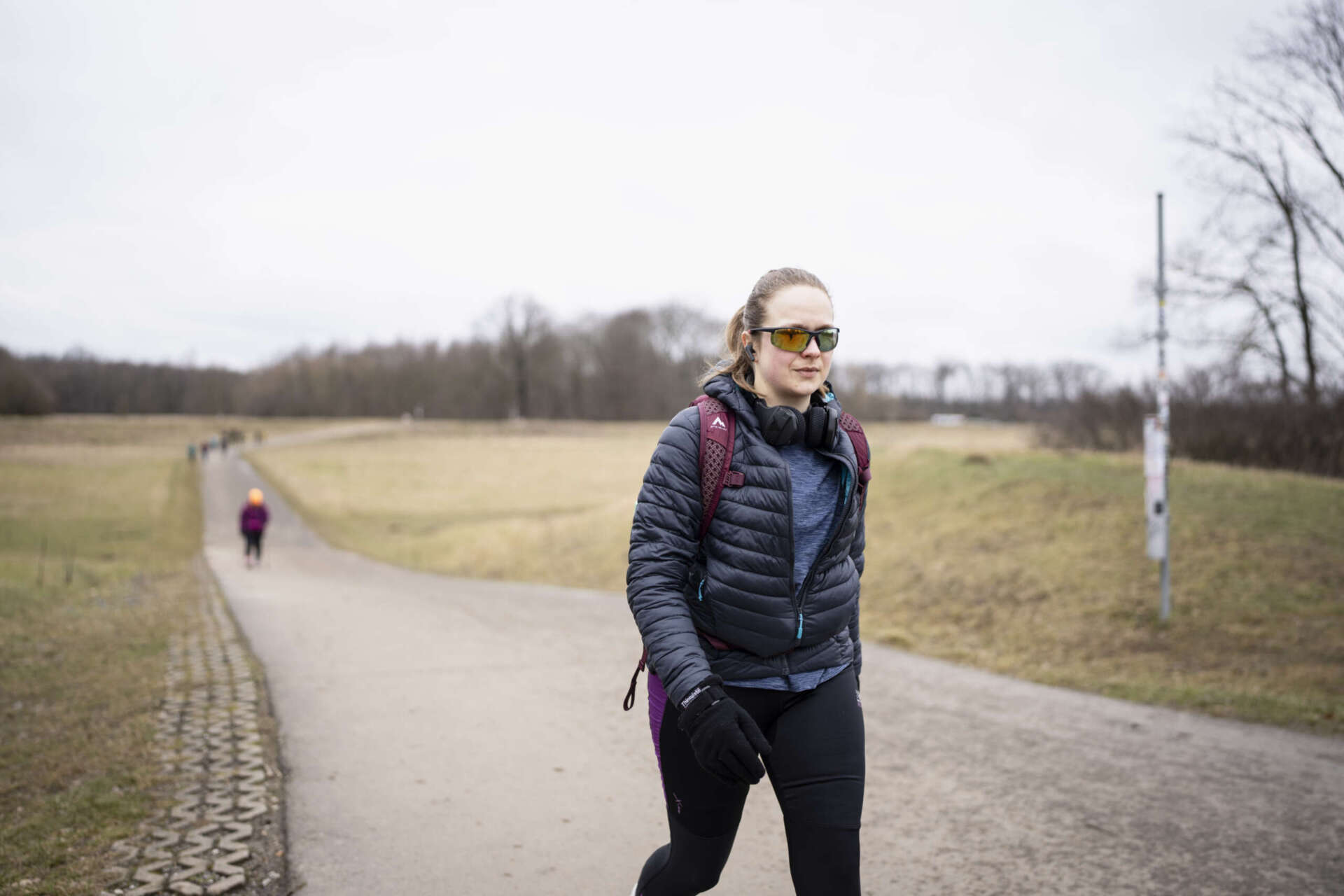 Eine Frau wandert beim Mammutmarsch: Die perfekte Möglichkeit, um in den Flow zu kommen.