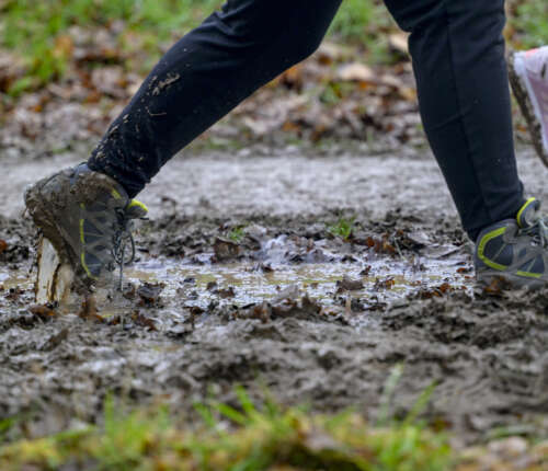 Wasserdichte Trekkingschuhe: Sinnvoll, wenn es draußen regnerisch und matschig ist.
