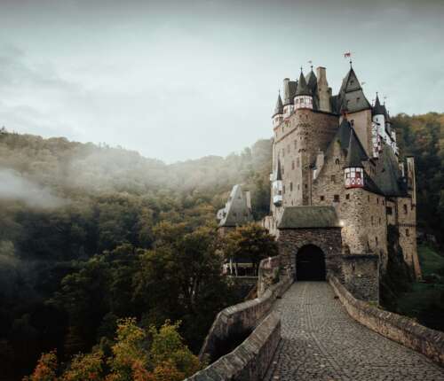 Burg Eltz im Elzbachtal in Rheinland-Pfalz